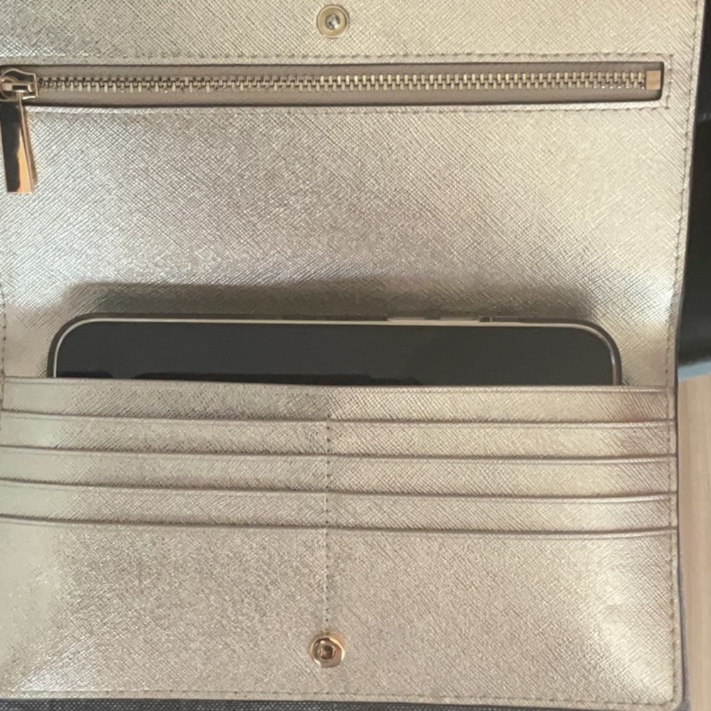 Tory Burch Emerson slim wristlet envelope in white gold - Picture 8 of 11